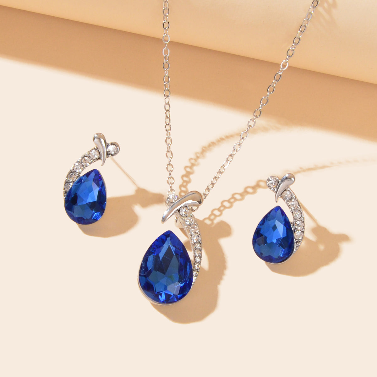 Luxurious Jewellery Set Crystal Rhinestone Water Drop Necklace and Stud Earrings