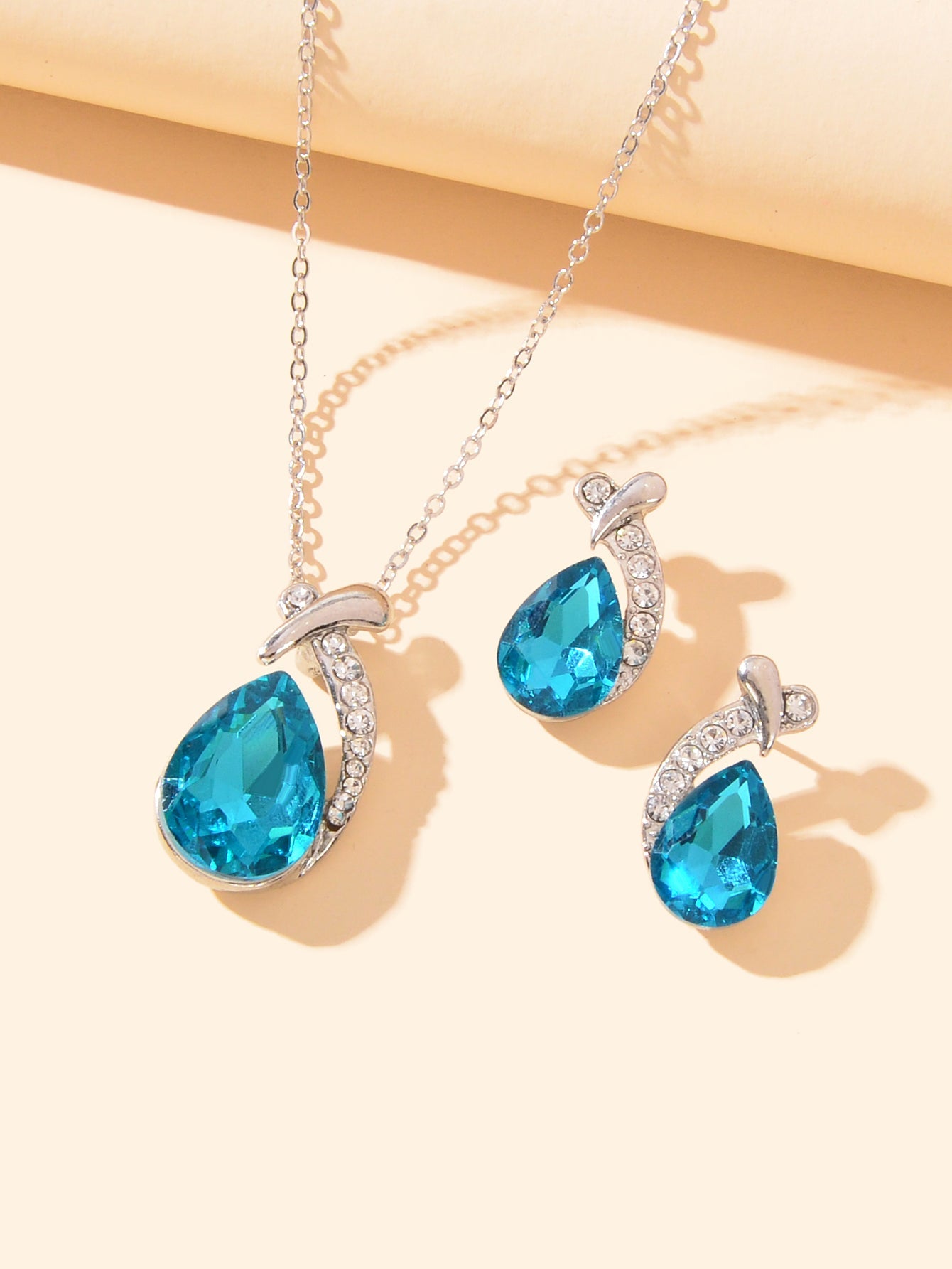 Luxurious Jewellery Set Crystal Rhinestone Water Drop Necklace and Stud Earrings